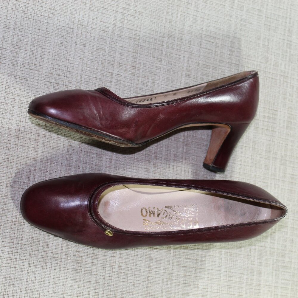 Salvatore Ferragamo Size 8B Maroon Almond Toe Leather 2.5" Heels